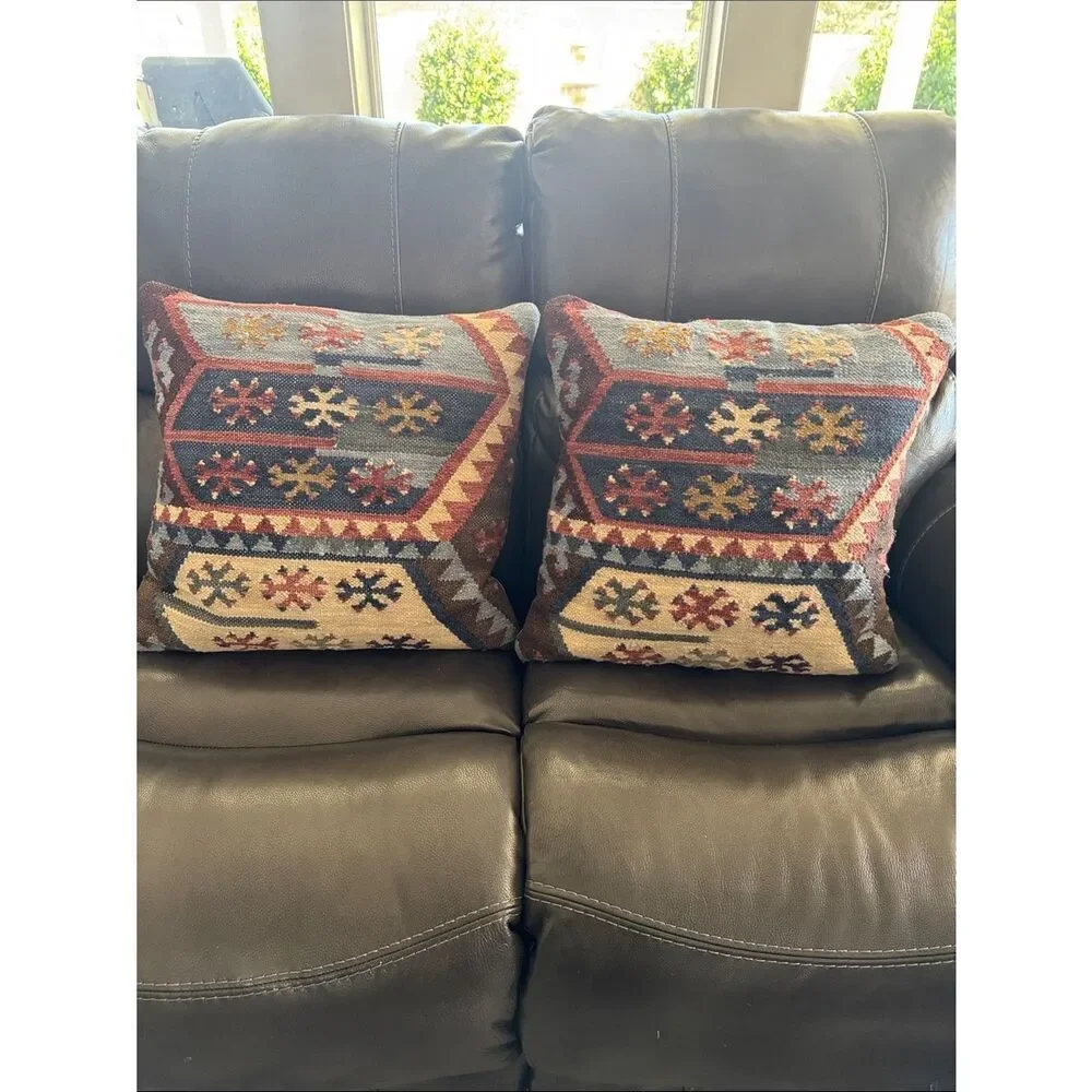 Pottery Barn Curtis Kilim Set of 2 Pillows Wool/ Cotton Blend Multi Colored EUC